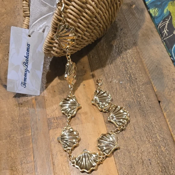 NWT Tommy Bahama Seashell Bag with Gold Chain - Picture 5 of 10